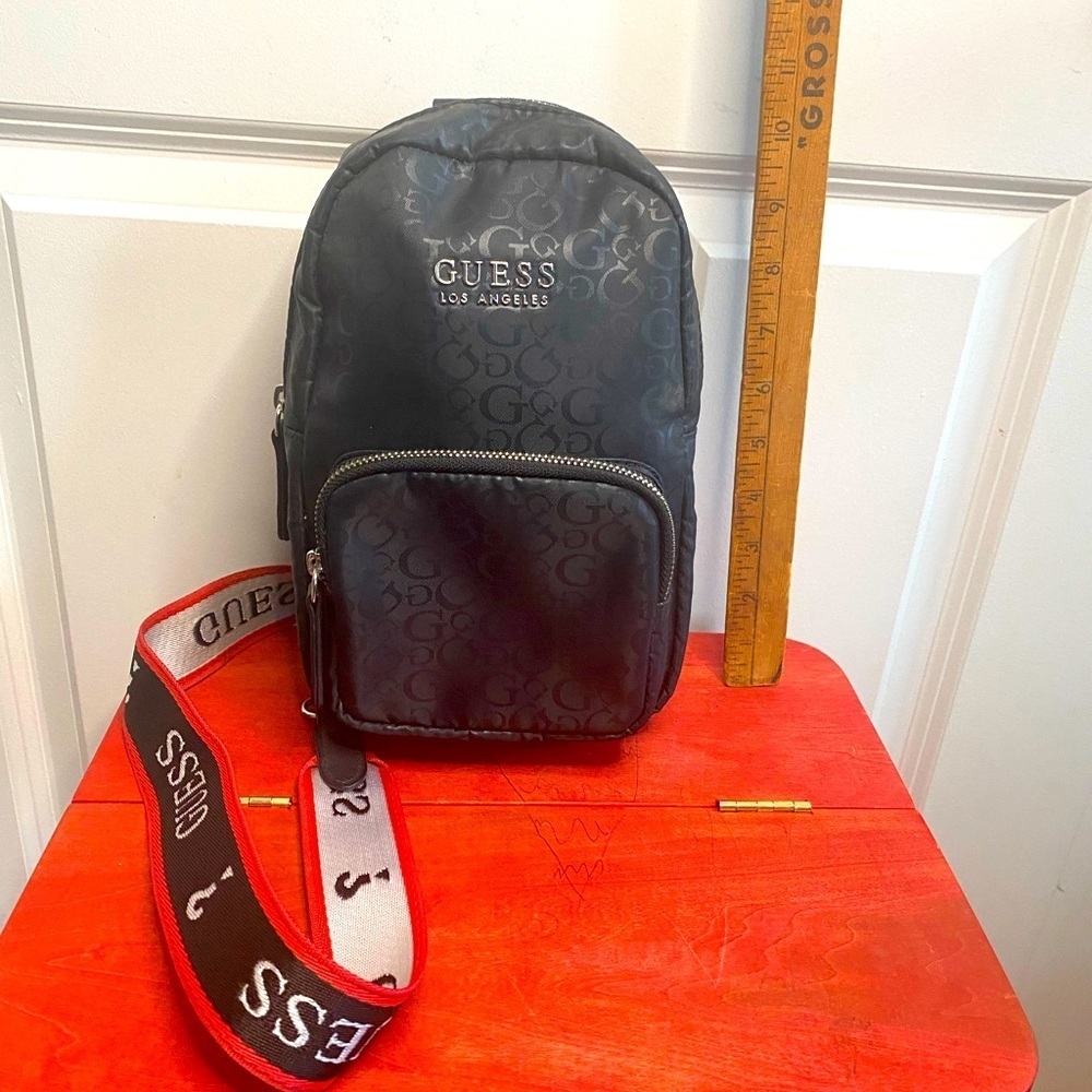 Excellent Used Condition Guess Signature Sling Bag for men/women black
